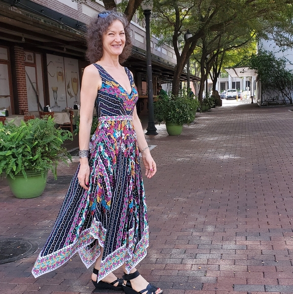 Meet Your Posher 🌺 Cheryl 🌞🌴 - Picture 3 of 5